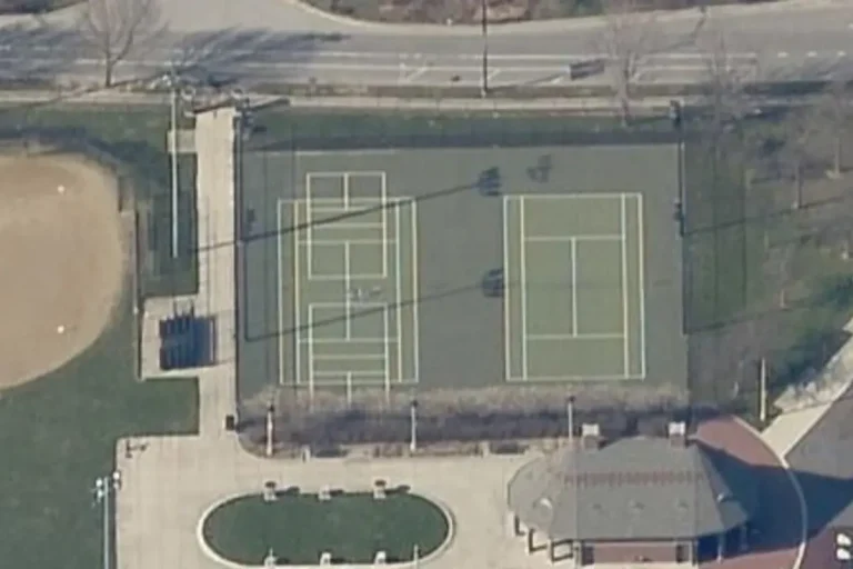 Aerial view of Mandrake Park, home to outdoor pickleball courts in Chicago, IL.