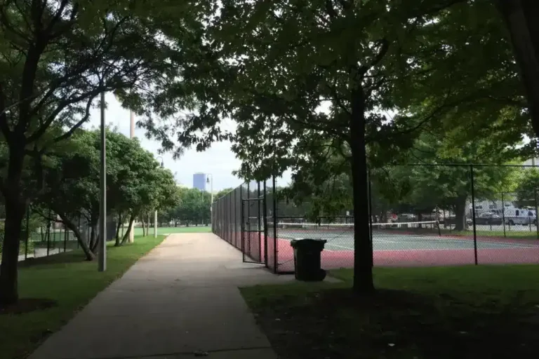 Outdoor view of Senn Park, home to outdoor pickleball courts in Chicago, IL.