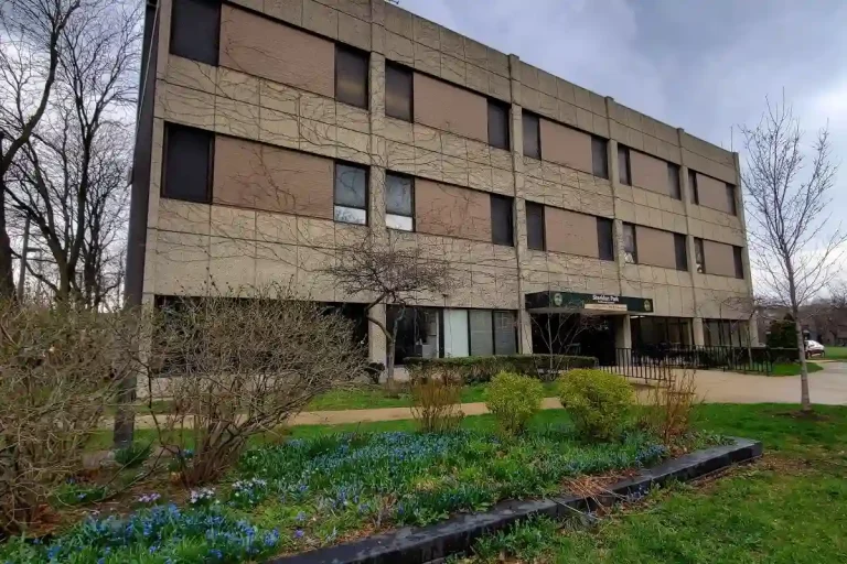 Exterior of Sheridan Park Gymnasium, home to indoor pickleball courts in Chicago, IL.